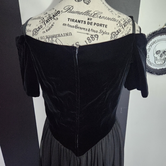 Vintage Gothic Black Velvet Midi Dress - Picture 5 of 6